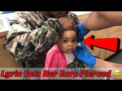 beautycon BABY GETS HER EARS PIERCED!!! |Lolo & Free Team|