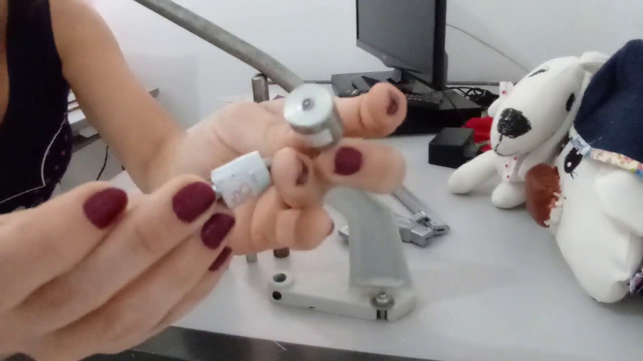 Qual comprar balancim ou alicate para pregar botão de pressão  ???