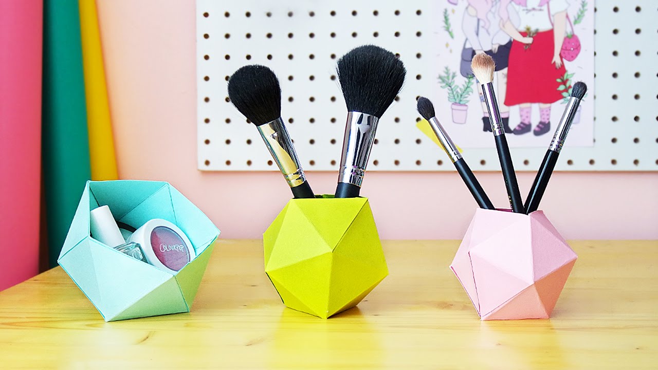 DIY Makeup Brush Holder on a Shoestring Budget - DIY Candy