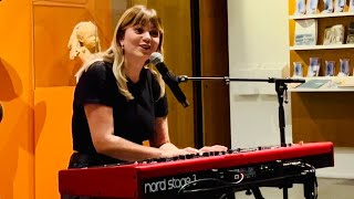 LOUANE - CHIENS (Calais 11.11.25) SOLO TRIP