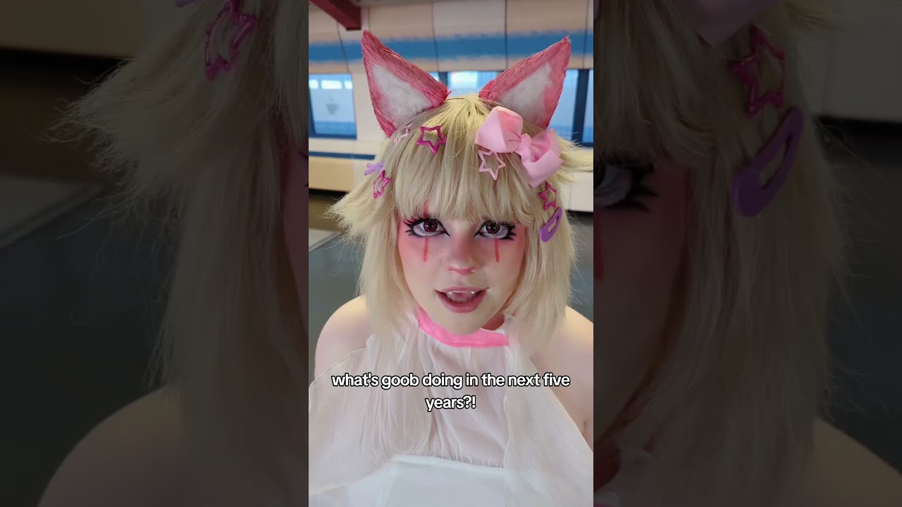 Goob is so Elmo core 🥹🥹@cospaste #dandysworld #mcmcomiccon #cosplay #roblox