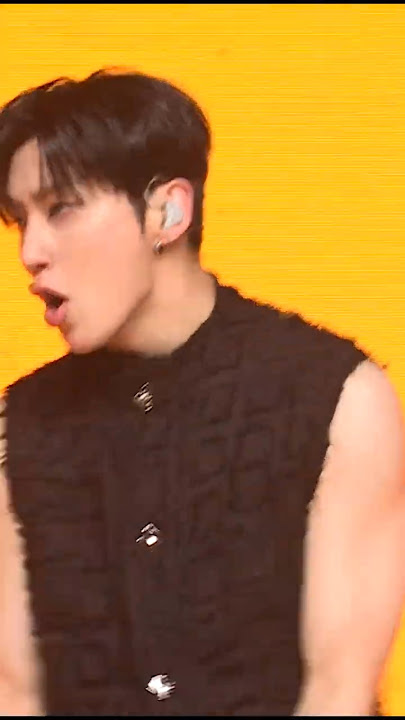 Moon Jong Up 'Stuck' [Simply K-Pop] #문종업