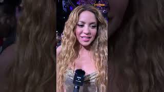 Shakira deslumbrante en la pink carpet de los #VMAs