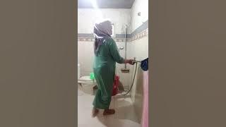beberes rumah dan bersihkan kamar mandi