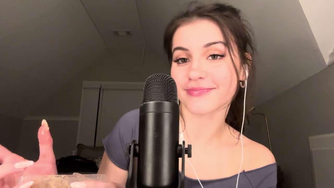 ASMR- Eating Honeycomb 🍯