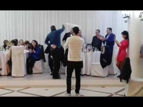 მოსული სტუმრების განჭყობა რესტორან თეთრ სახლში