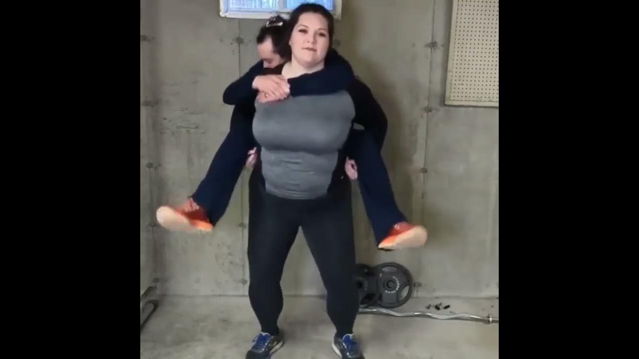 tall-amazon-woman-lift-carry-her-boyfriend-tall-woman-short-man