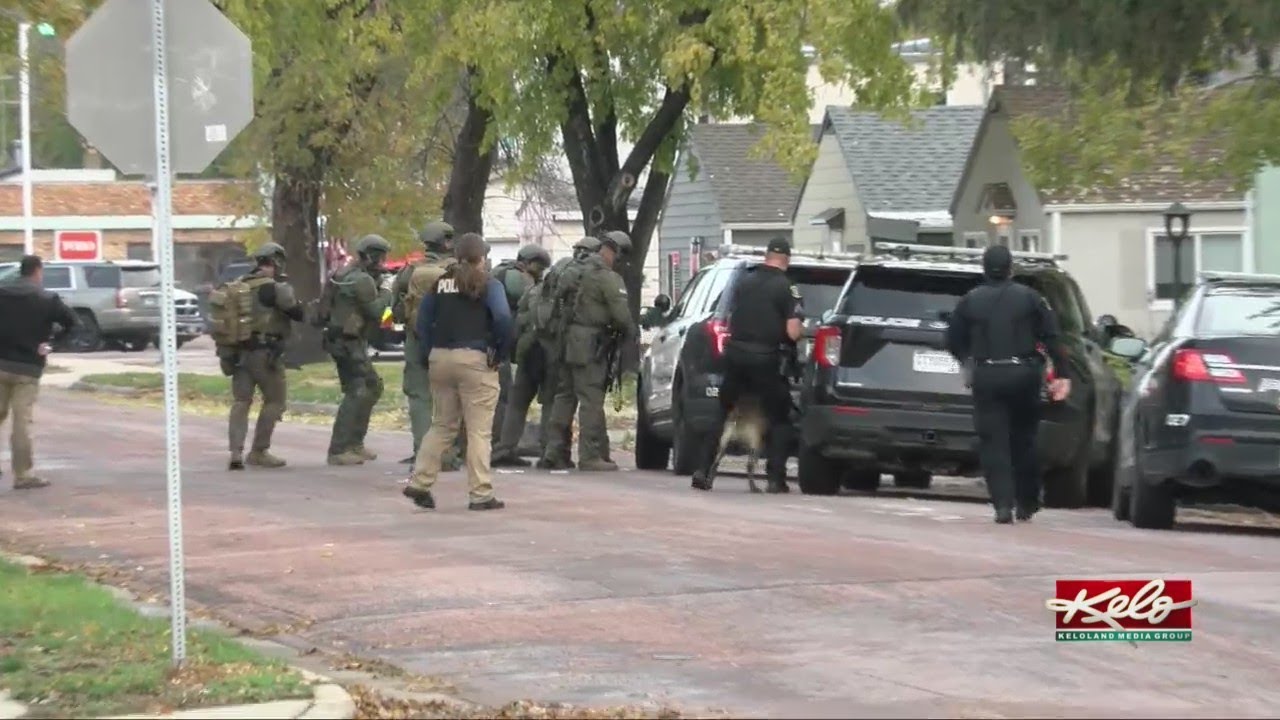 UPDATE: Suspect shot, killed in Sioux Falls standoff - YouTube