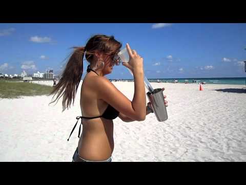 Video: Liten Jente Får Kjøttspisende Bakterier På Florida-stranden