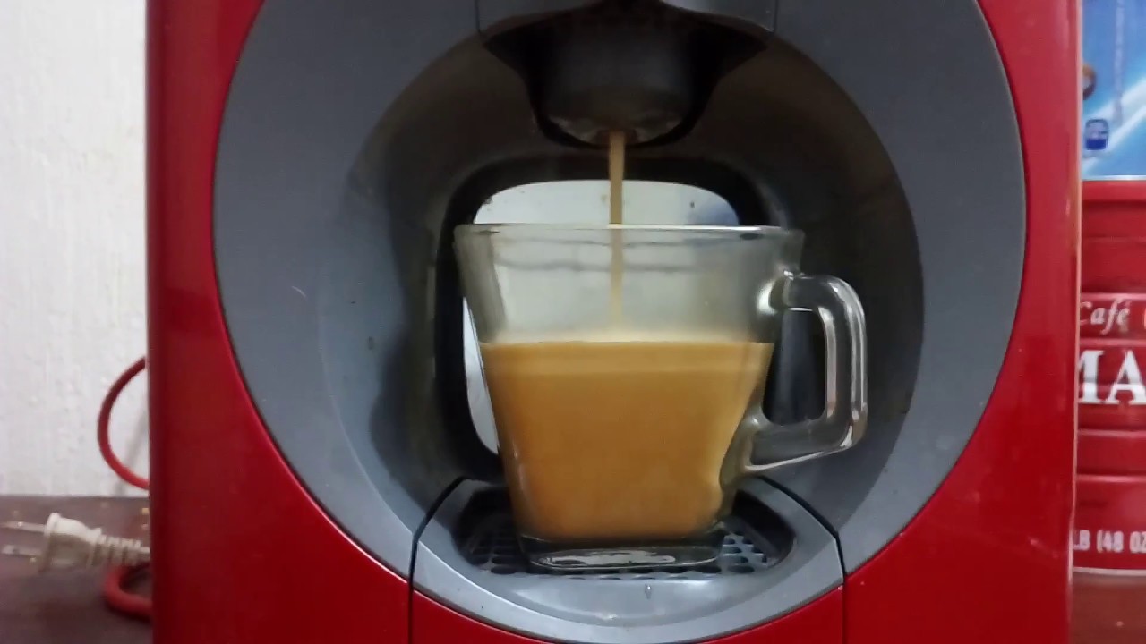 Como se prepara un café en maquinas Dolce Gusto - YouTube