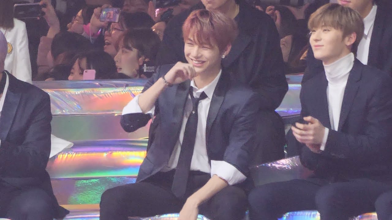 181201 워너원(Wanna One) 방탄소년단(BTS) 뷔 수상소감에 빵터짐  [강다니엘] KANG DANIEL 직캠 by Mera