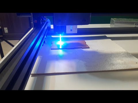 ساخت دستگاه سی ان سی لیزری توسط یک دانشجوی الکترونیک دانشکده باهنر شیراز