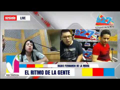 Grupo Elite en los estudios de Radio Fernando de la Mora