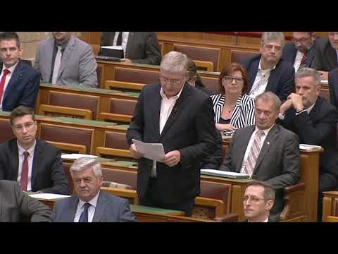 Videó: Hogyan kell odafigyelni az osztályban?