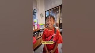 kang Emil traktir anak kecil penjual tisu