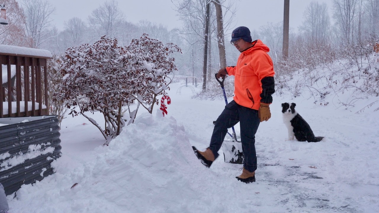 Обильные зимние снегопады в сельской местности ❄️ Семейные игры на свежем воздухе и зимние развле...