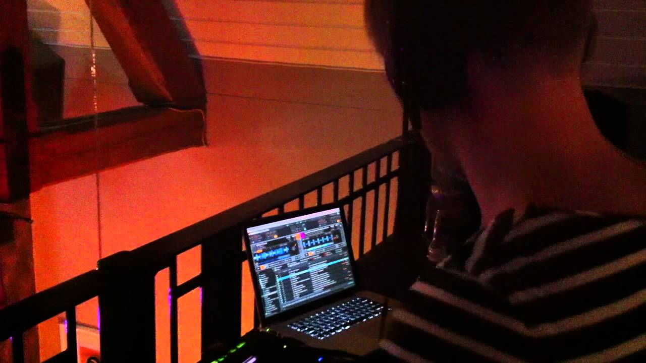 DJ Simon E-K @ Tantalise Pres Palava, The Coach House Solihull 26.05.11 auf YouTube ansehen DJ Simon E-K @ Tantalise Pres Palava, The Coach House Solihull 26.05.11 auf YouTube ansehen