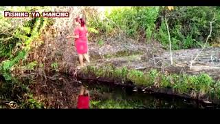 beautiful single mom mancing di rawa asyik sekali - fishing ya mancing