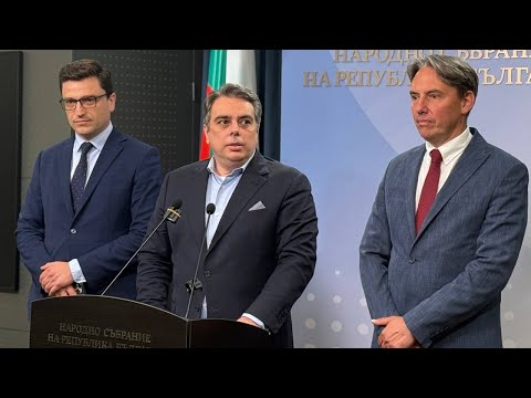 Василев: Младите лекари остават с унизително ниски заплати, докато парламентът се готви за ваканция
