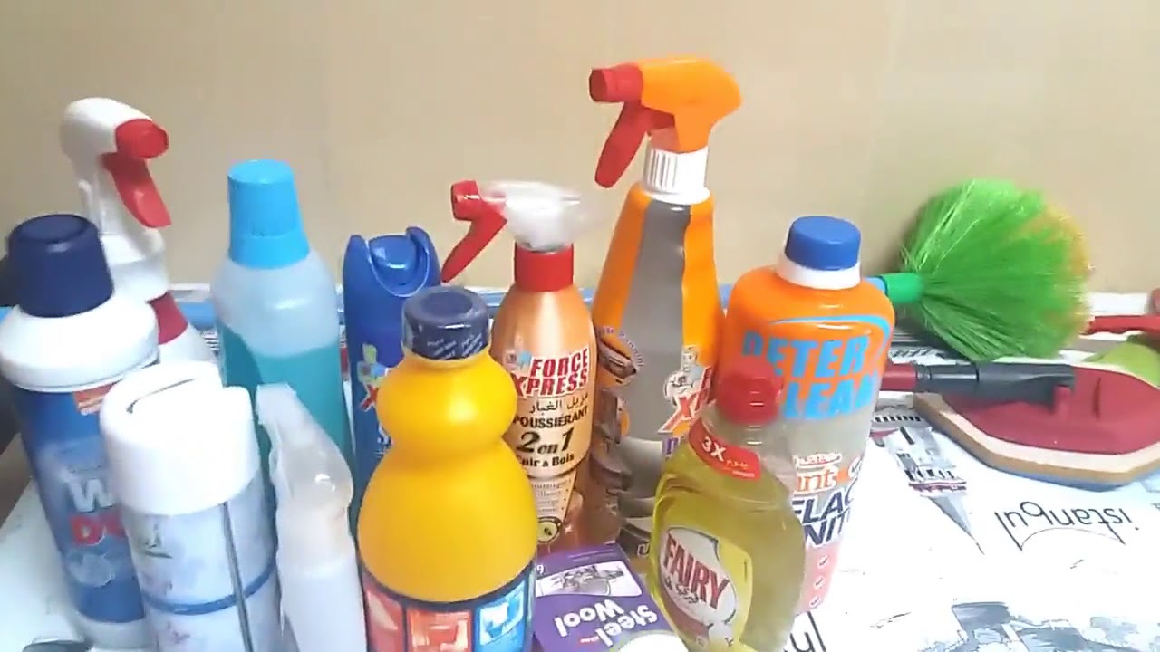 مواد و أدوات التنظيف التي أستعملها في منزلي و رأيي الصريح فيها - YouTube