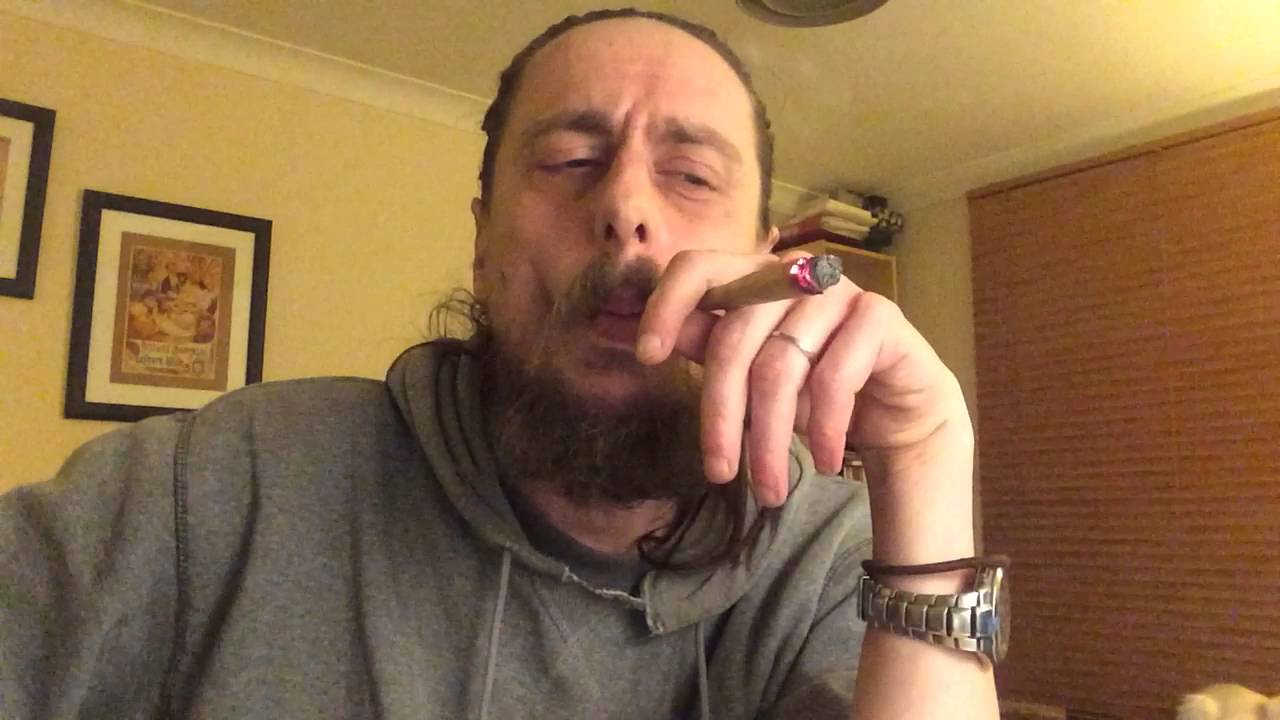 Smoking Real king-size 3g Joint !!!!