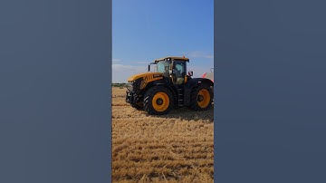 Baling with the JCB Fastrac 8330 iCON