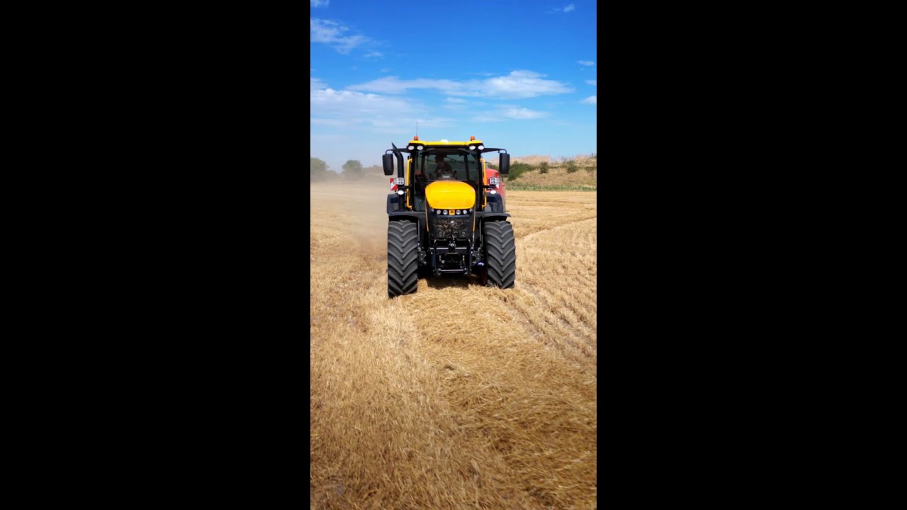 Baling with the JCB Fastrac 8330 iCON