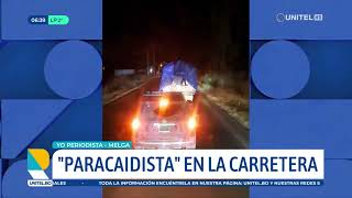 Video: captan a ‘paracaidista’ robando mercadería de un camión en movimiento en plena carretera