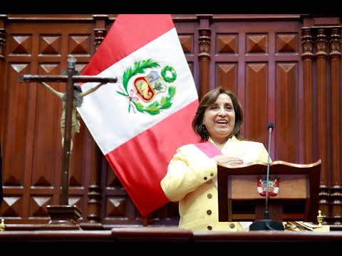 Vicepresidenta Dina Boluarte jura como presidenta de la República del Perú