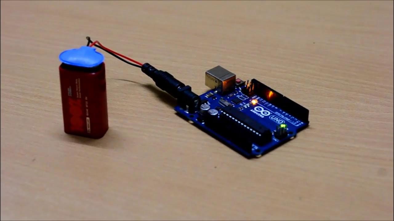 Arduino измерение заряда аккумулятора. Тестер емкости 18650 на ардуино. Подключить батарейки к ардуино. Тестер аккумуляторов на ардуино. Тестер батарей 18650 ардуино.