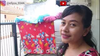 Menjemur Bantal dan Guling Di Area Teras Rumah Dan Merapikan Tempat Tidur Kamar Belakang