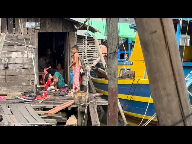 Potret kehidupan nelayan tionghoa di dekat perbatasan temajuk class=