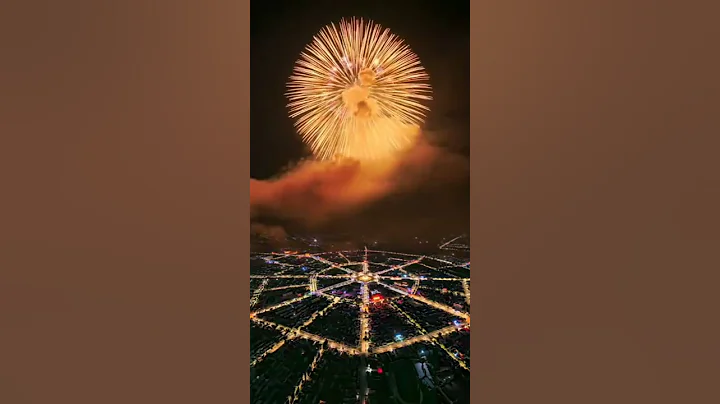 New Year Celebration in China 🤩😍 #newyear2022 #FireworksLightningShow. #LightningShow - DayDayNews