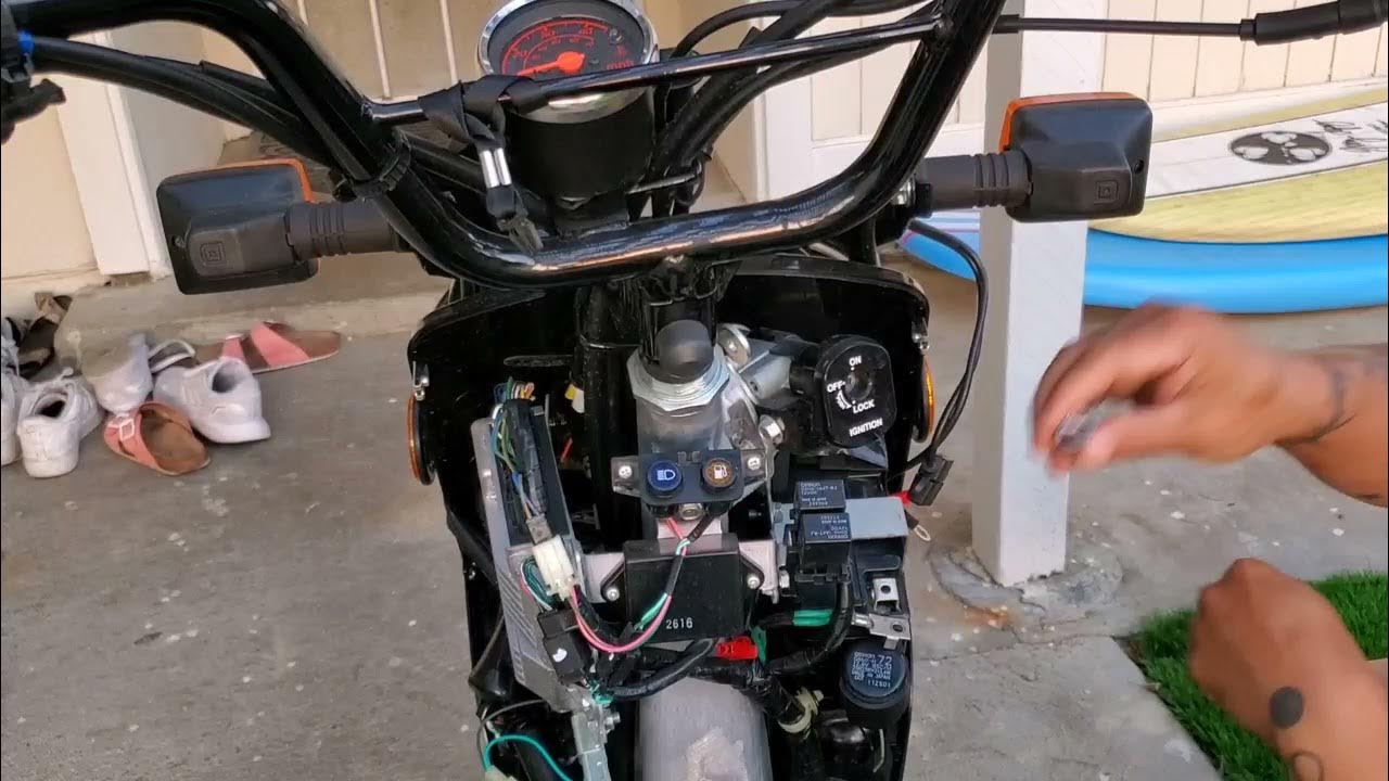 REPLACING BATTERY ON MY HONDA RUCKUS - YouTube