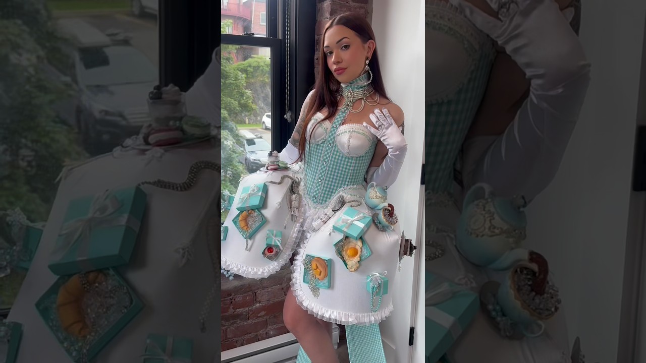 BREAKFAST AT TIFFANYS 🤭🍳💙🥞💍 #costumedessign #cosplay #tiffanys #costume
