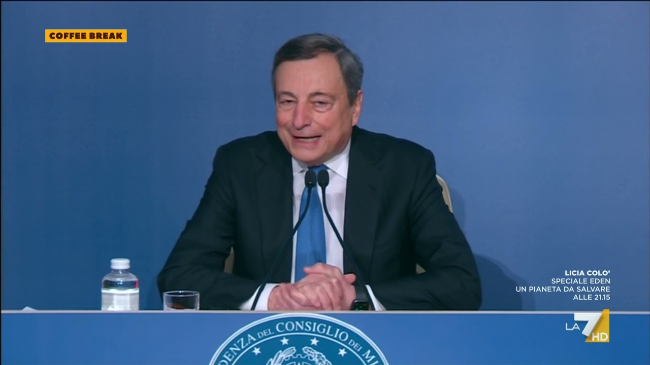 Conferenza Stampa di fine anno, Mario Draghi risponde divertito alla domanda sul suo mandato: ...