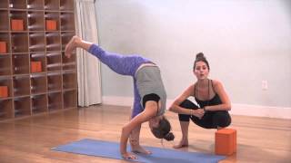 The Yoga Collective - Lauren Eckstrom - Standing Splits