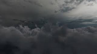 Футаж Облака Полёт Над Серыми Пасмурными Облаками 01