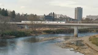 広瀬川を渡る仙台市営地下鉄東西線（国際センター〜大町西公園間）