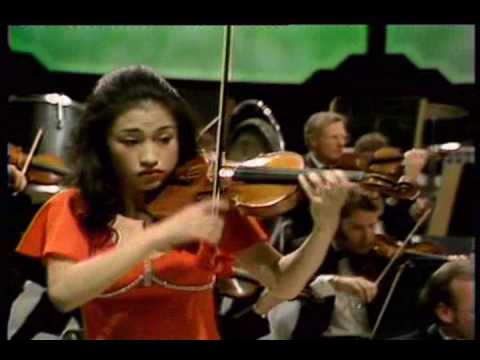 Kyung Wha Chung plays Bruch violin concerto 3rd mov.