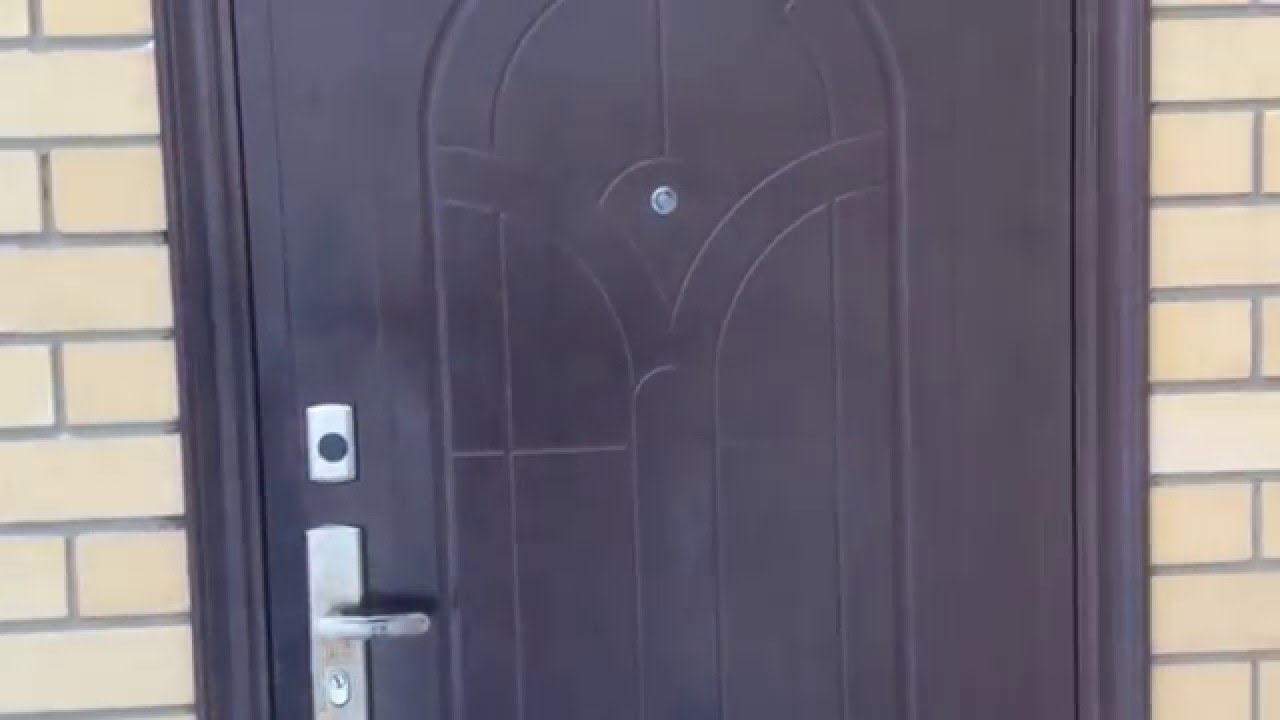 Чем отмыть входную дверь. Металлические двери окрашенные. Отмываем входную дверь. Покраска металлических дверей. Покрасить входную металлическую дверь.