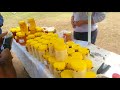 نحاله تبيع العسل في قرغيزيا