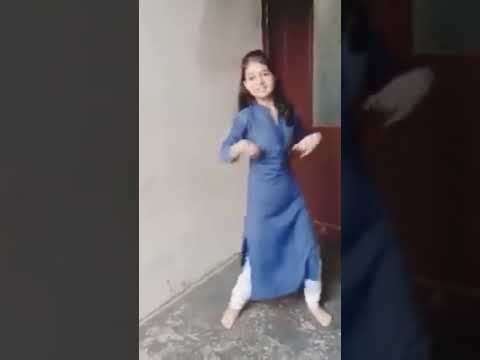سکول کی لڑکیاں بھی اب کسی سے کم نہیں ہیں ڈانس کرنے میں