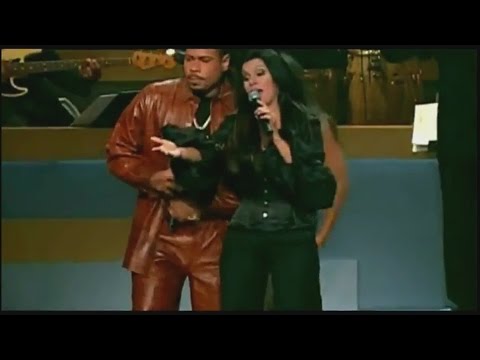 Olga Tañón y Mickey Perfecto – La negra tiene tumbao – (Homenaje a Celia Cruz) – 2003 – HD 1080p