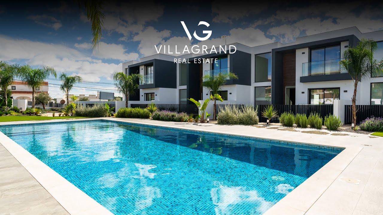 🏡 Modern Coastal Living | 4+1 Bedroom Luxury Townhouses | Algarve Real Estate Tour 🌅✨
