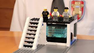 Building LEGO Police Station Time-Lapse (HD) 7498