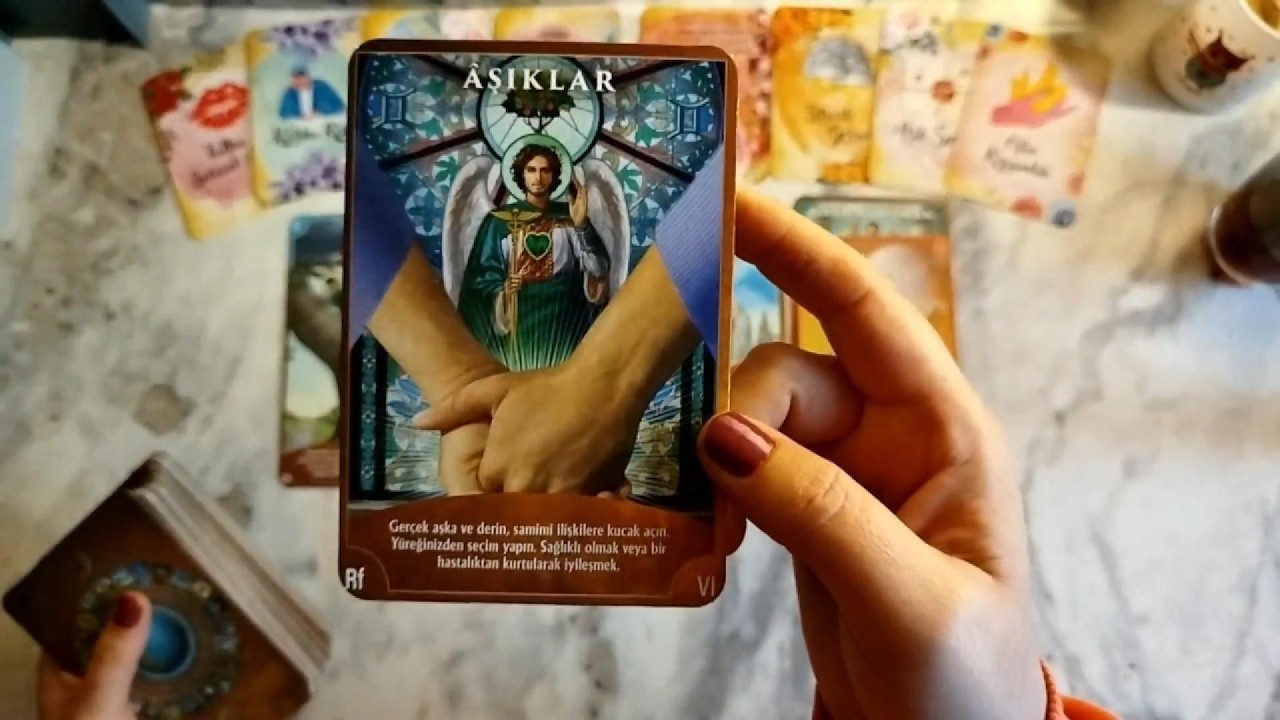Tarot Cevaplıyor: Aklımdaki Kişi Beni Özledi Mi? 😲✨ | Dokunaklı Yorumlar!
