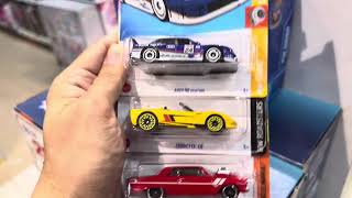 Lets Check Whats Hot Out Of The Box! Toys R Us HOT WHEELS Promo Sale!