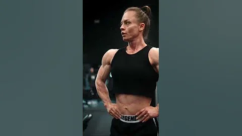 Shredded girl 💚 Elle ⚡️ #shredded #fbb #shorts ❤️‍🔥👇🏻