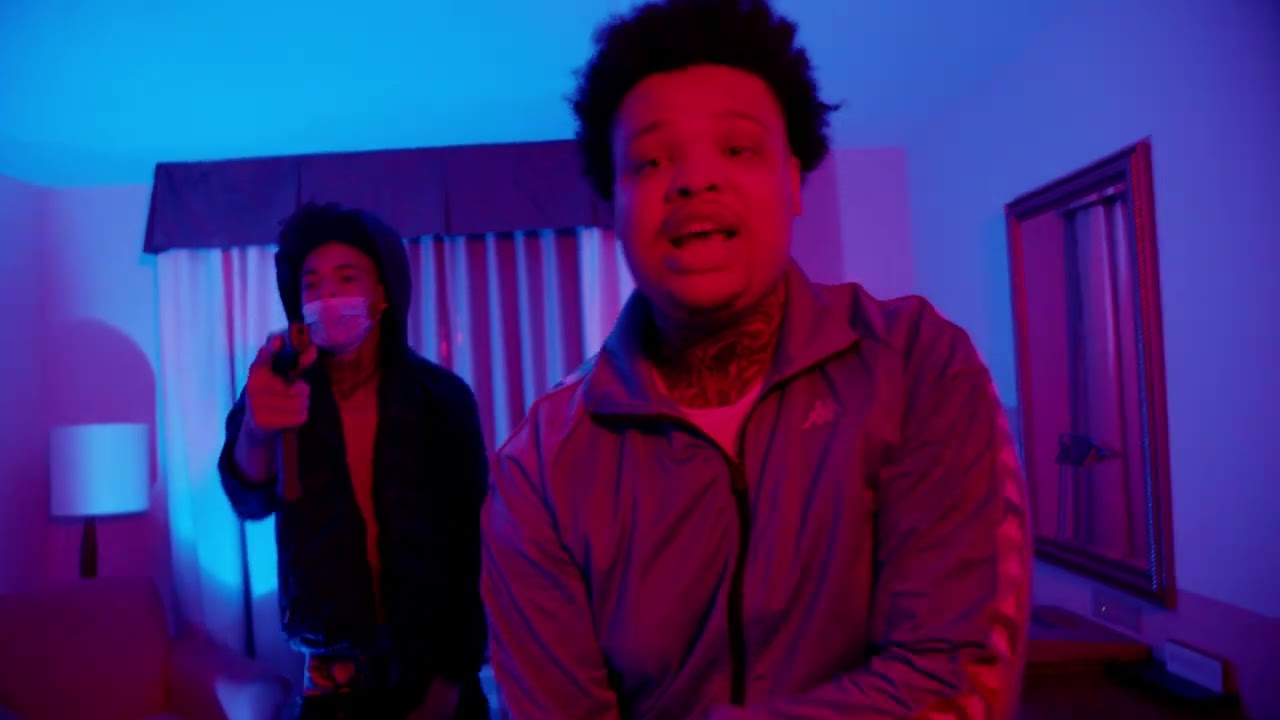 Guarda Bigfacefn - It’s up 2 (Official video) | SHOT BY @GRAVITYFILMS757 su YouTube Guarda Bigfacefn - It’s up 2 (Official video) | SHOT BY @GRAVITYFILMS757 su YouTube